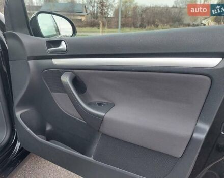 Черный Фольксваген Гольф, объемом двигателя 1.6 л и пробегом 198 тыс. км за 6499 $, фото 31 на Automoto.ua