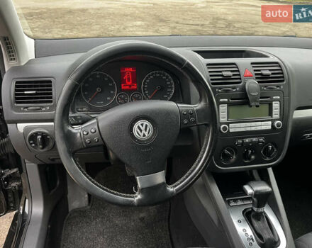 Черный Фольксваген Гольф, объемом двигателя 1.4 л и пробегом 231 тыс. км за 6799 $, фото 17 на Automoto.ua