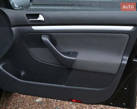 Черный Фольксваген Гольф, объемом двигателя 1.39 л и пробегом 221 тыс. км за 6800 $, фото 29 на Automoto.ua