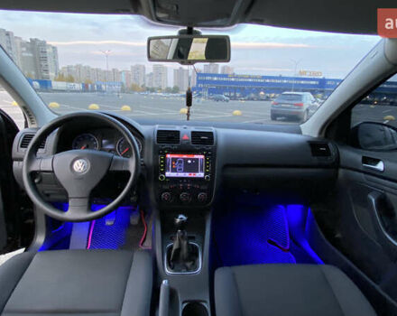 Черный Фольксваген Гольф, объемом двигателя 1.6 л и пробегом 237 тыс. км за 6000 $, фото 7 на Automoto.ua