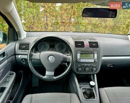 Черный Фольксваген Гольф, объемом двигателя 1.6 л и пробегом 215 тыс. км за 6300 $, фото 94 на Automoto.ua