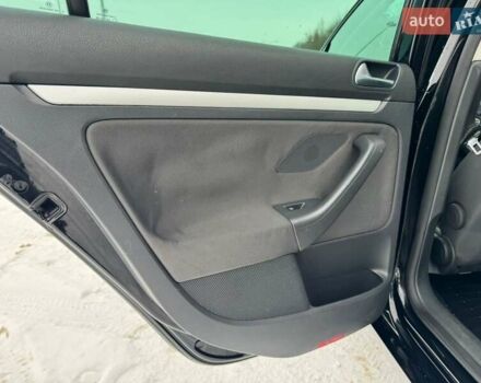 Черный Фольксваген Гольф, объемом двигателя 1.6 л и пробегом 198 тыс. км за 6890 $, фото 54 на Automoto.ua