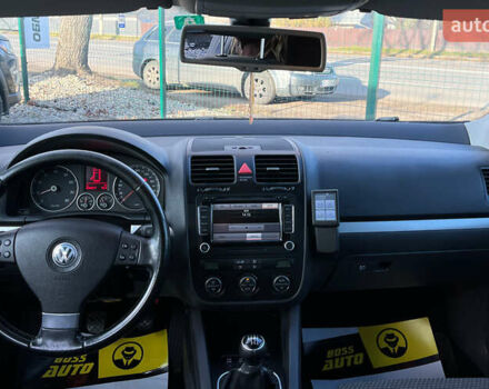 Черный Фольксваген Гольф, объемом двигателя 1.4 л и пробегом 248 тыс. км за 6999 $, фото 10 на Automoto.ua