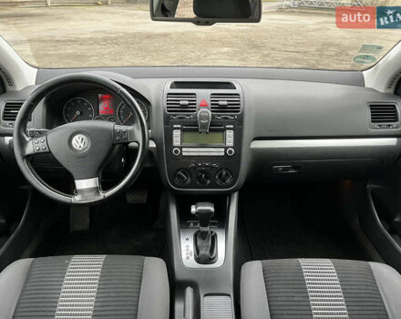 Черный Фольксваген Гольф, объемом двигателя 1.4 л и пробегом 231 тыс. км за 6799 $, фото 12 на Automoto.ua