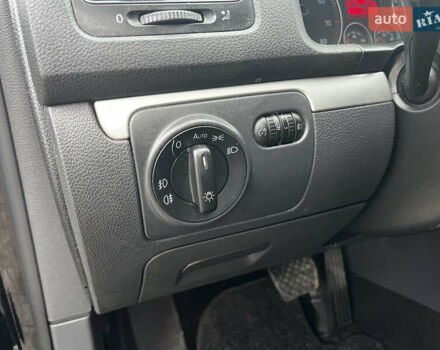 Черный Фольксваген Гольф, объемом двигателя 1.4 л и пробегом 231 тыс. км за 6799 $, фото 16 на Automoto.ua