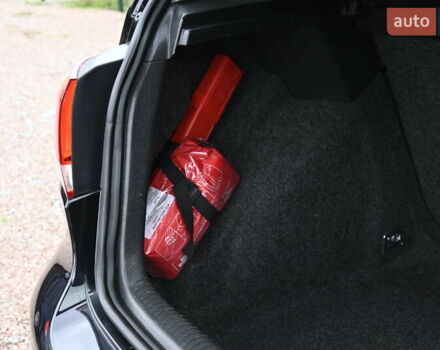 Черный Фольксваген Гольф, объемом двигателя 1.6 л и пробегом 217 тыс. км за 7700 $, фото 30 на Automoto.ua