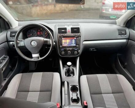 Чорний Фольксваген Гольф, об'ємом двигуна 1.6 л та пробігом 208 тис. км за 5950 $, фото 10 на Automoto.ua