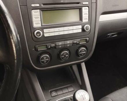 Черный Фольксваген Гольф, объемом двигателя 1.6 л и пробегом 242 тыс. км за 5850 $, фото 19 на Automoto.ua