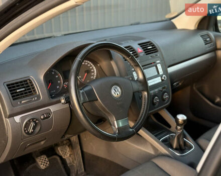 Черный Фольксваген Гольф, объемом двигателя 1.4 л и пробегом 211 тыс. км за 5690 $, фото 56 на Automoto.ua