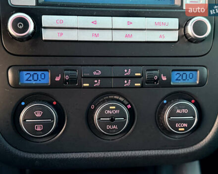 Черный Фольксваген Гольф, объемом двигателя 1.4 л и пробегом 211 тыс. км за 5690 $, фото 80 на Automoto.ua