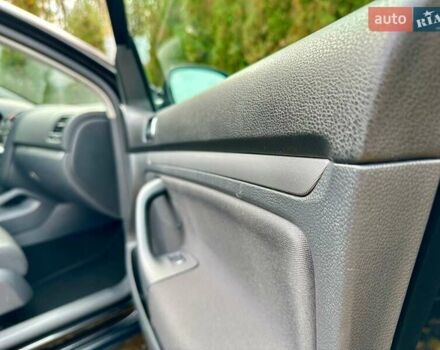 Черный Фольксваген Гольф, объемом двигателя 1.6 л и пробегом 215 тыс. км за 6300 $, фото 80 на Automoto.ua