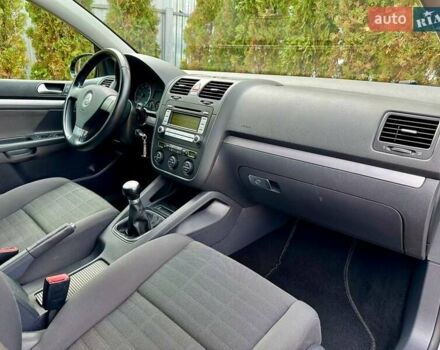 Черный Фольксваген Гольф, объемом двигателя 1.6 л и пробегом 215 тыс. км за 6300 $, фото 84 на Automoto.ua