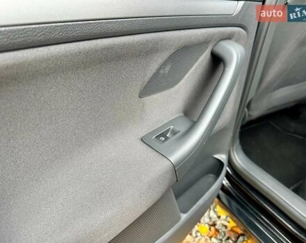 Черный Фольксваген Гольф, объемом двигателя 1.6 л и пробегом 215 тыс. км за 6300 $, фото 75 на Automoto.ua