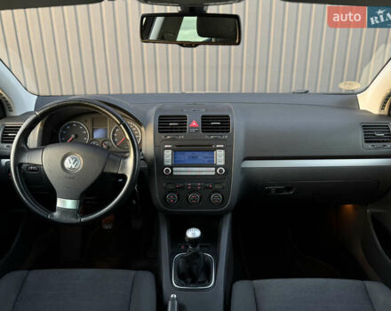 Черный Фольксваген Гольф, объемом двигателя 1.4 л и пробегом 211 тыс. км за 5690 $, фото 72 на Automoto.ua
