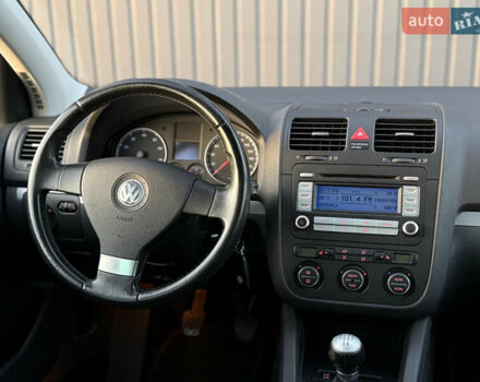 Черный Фольксваген Гольф, объемом двигателя 1.4 л и пробегом 211 тыс. км за 5690 $, фото 74 на Automoto.ua