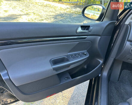 Черный Фольксваген Гольф, объемом двигателя 1.39 л и пробегом 228 тыс. км за 7000 $, фото 16 на Automoto.ua