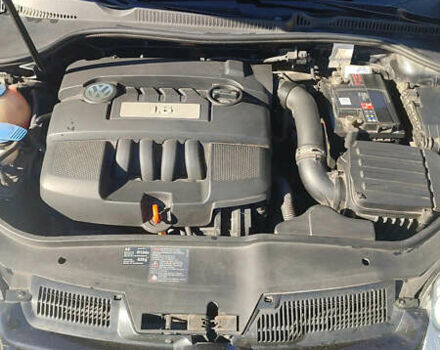 Черный Фольксваген Гольф, объемом двигателя 1.6 л и пробегом 280 тыс. км за 6300 $, фото 7 на Automoto.ua