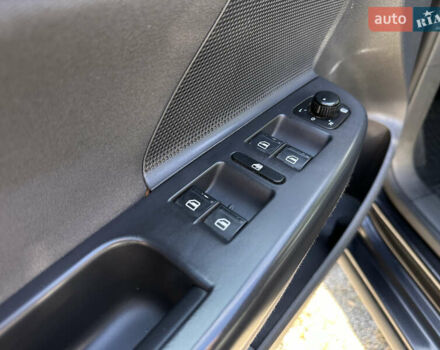 Черный Фольксваген Гольф, объемом двигателя 1.9 л и пробегом 333 тыс. км за 5200 $, фото 13 на Automoto.ua