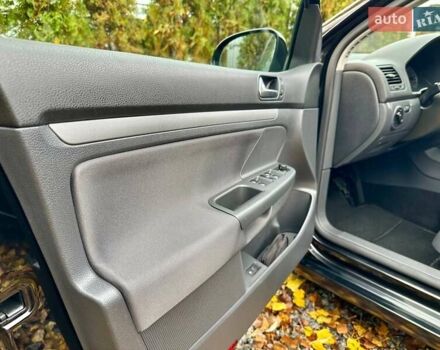 Черный Фольксваген Гольф, объемом двигателя 1.6 л и пробегом 215 тыс. км за 6300 $, фото 58 на Automoto.ua