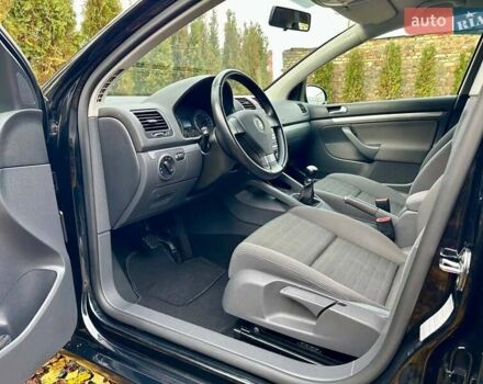 Черный Фольксваген Гольф, объемом двигателя 1.6 л и пробегом 215 тыс. км за 6300 $, фото 54 на Automoto.ua