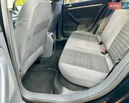 Черный Фольксваген Гольф, объемом двигателя 1.6 л и пробегом 215 тыс. км за 6300 $, фото 67 на Automoto.ua