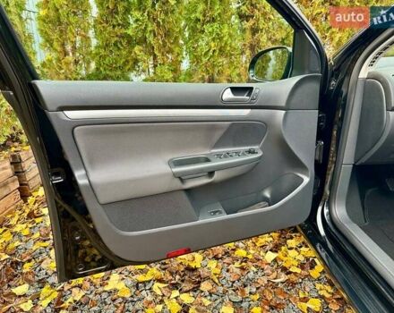 Черный Фольксваген Гольф, объемом двигателя 1.6 л и пробегом 215 тыс. км за 6300 $, фото 55 на Automoto.ua