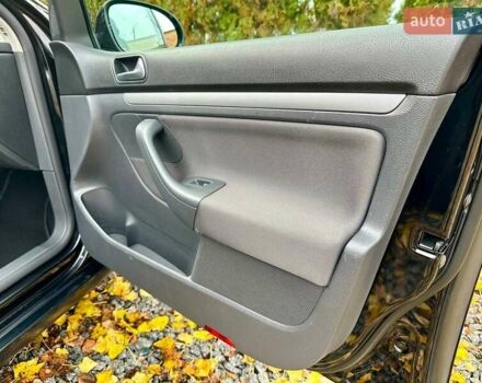 Черный Фольксваген Гольф, объемом двигателя 1.6 л и пробегом 215 тыс. км за 6300 $, фото 81 на Automoto.ua