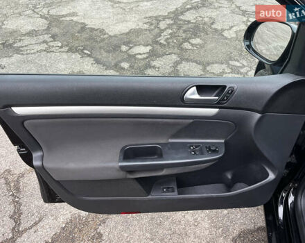 Черный Фольксваген Гольф, объемом двигателя 1.4 л и пробегом 231 тыс. км за 6799 $, фото 14 на Automoto.ua