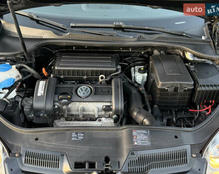 Черный Фольксваген Гольф, объемом двигателя 1.4 л и пробегом 211 тыс. км за 5690 $, фото 89 на Automoto.ua