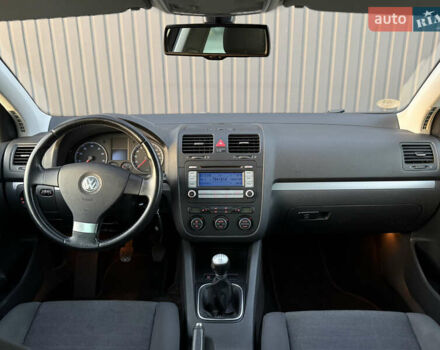 Черный Фольксваген Гольф, объемом двигателя 1.4 л и пробегом 211 тыс. км за 5690 $, фото 73 на Automoto.ua