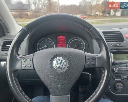 Черный Фольксваген Гольф, объемом двигателя 1.6 л и пробегом 198 тыс. км за 6499 $, фото 19 на Automoto.ua