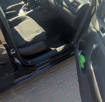 Черный Фольксваген Гольф, объемом двигателя 1.6 л и пробегом 280 тыс. км за 6300 $, фото 5 на Automoto.ua