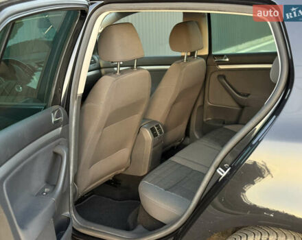 Черный Фольксваген Гольф, объемом двигателя 1.4 л и пробегом 211 тыс. км за 5690 $, фото 57 на Automoto.ua