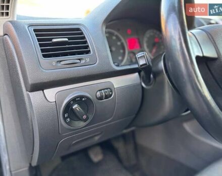 Чорний Фольксваген Гольф, об'ємом двигуна 1.6 л та пробігом 198 тис. км за 6999 $, фото 16 на Automoto.ua