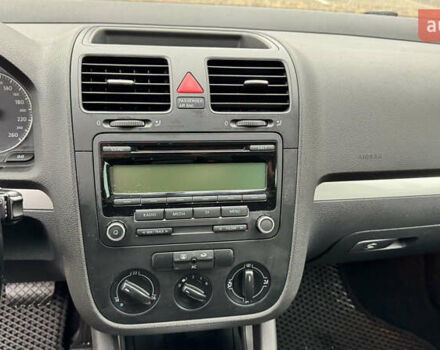 Черный Фольксваген Гольф, объемом двигателя 1.39 л и пробегом 242 тыс. км за 6999 $, фото 18 на Automoto.ua