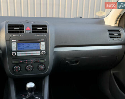 Черный Фольксваген Гольф, объемом двигателя 1.4 л и пробегом 211 тыс. км за 5690 $, фото 77 на Automoto.ua