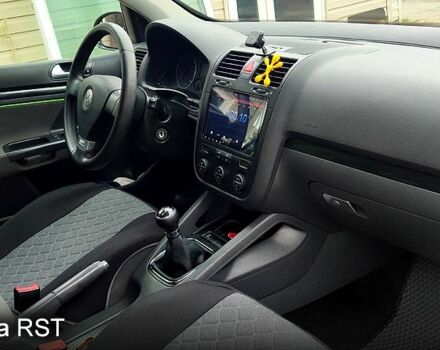 Чорний Фольксваген Гольф, об'ємом двигуна 2 л та пробігом 318 тис. км за 5900 $, фото 4 на Automoto.ua