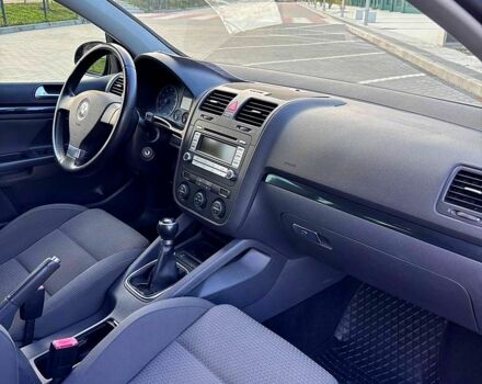 Черный Фольксваген Гольф, объемом двигателя 1.6 л и пробегом 258 тыс. км за 5700 $, фото 11 на Automoto.ua