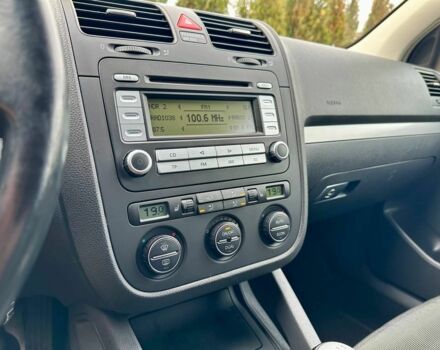 Черный Фольксваген Гольф, объемом двигателя 1.6 л и пробегом 215 тыс. км за 6300 $, фото 12 на Automoto.ua