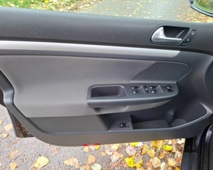 Черный Фольксваген Гольф, объемом двигателя 1.6 л и пробегом 190 тыс. км за 6800 $, фото 5 на Automoto.ua