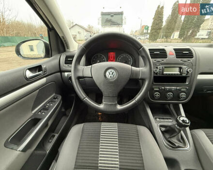 Черный Фольксваген Гольф, объемом двигателя 1.6 л и пробегом 226 тыс. км за 6950 $, фото 11 на Automoto.ua