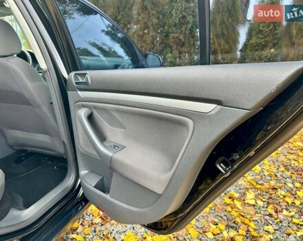 Черный Фольксваген Гольф, объемом двигателя 1.6 л и пробегом 215 тыс. км за 6300 $, фото 71 на Automoto.ua