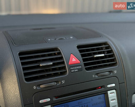 Черный Фольксваген Гольф, объемом двигателя 1.4 л и пробегом 211 тыс. км за 5690 $, фото 85 на Automoto.ua