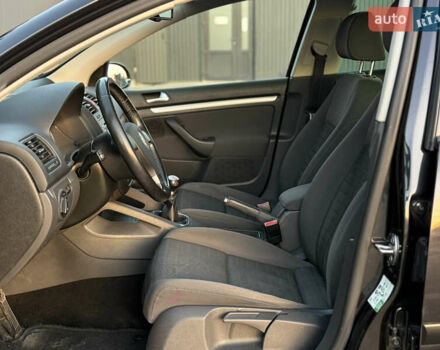 Черный Фольксваген Гольф, объемом двигателя 1.4 л и пробегом 211 тыс. км за 5690 $, фото 54 на Automoto.ua