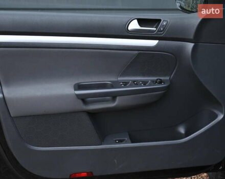 Черный Фольксваген Гольф, объемом двигателя 1.39 л и пробегом 221 тыс. км за 6800 $, фото 12 на Automoto.ua