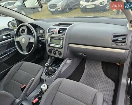 Чорний Фольксваген Гольф, об'ємом двигуна 1.39 л та пробігом 260 тис. км за 5100 $, фото 5 на Automoto.ua