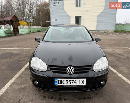 Черный Фольксваген Гольф, объемом двигателя 1.6 л и пробегом 226 тыс. км за 6950 $, фото 1 на Automoto.ua