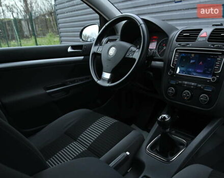 Черный Фольксваген Гольф, объемом двигателя 1.39 л и пробегом 221 тыс. км за 6800 $, фото 25 на Automoto.ua