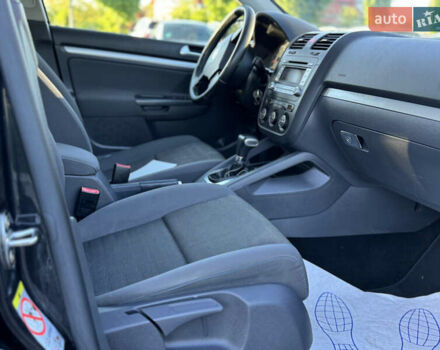 Черный Фольксваген Гольф, объемом двигателя 1.4 л и пробегом 190 тыс. км за 6690 $, фото 17 на Automoto.ua