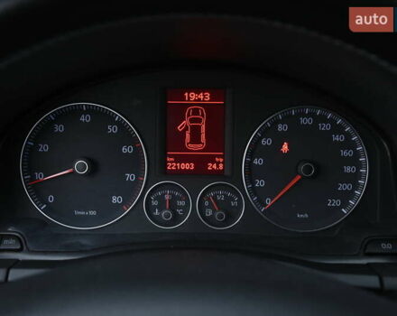 Черный Фольксваген Гольф, объемом двигателя 1.39 л и пробегом 221 тыс. км за 6800 $, фото 17 на Automoto.ua